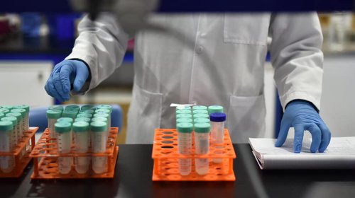 Ministro de Ciencia visita laboratorio de la Universidad de Atacama que apoyará el seguimiento de variantes del Coronavirus