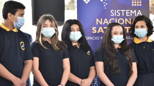 Alumnos de escuela en Cerrillos serán los primeros del país en participar en inédito Programa Escolar Satelital