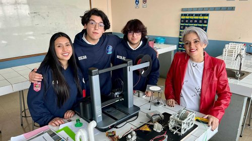 Seremi de Ciencia destacó interesantes proyectos creados por estudiantes en su visita a Castro