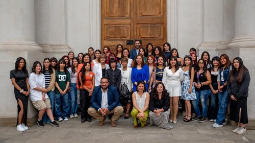 Gobierno reconoce a futuras estudiantes de carreras de Ciencias, Tecnología, Ingeniería y Matemáticas