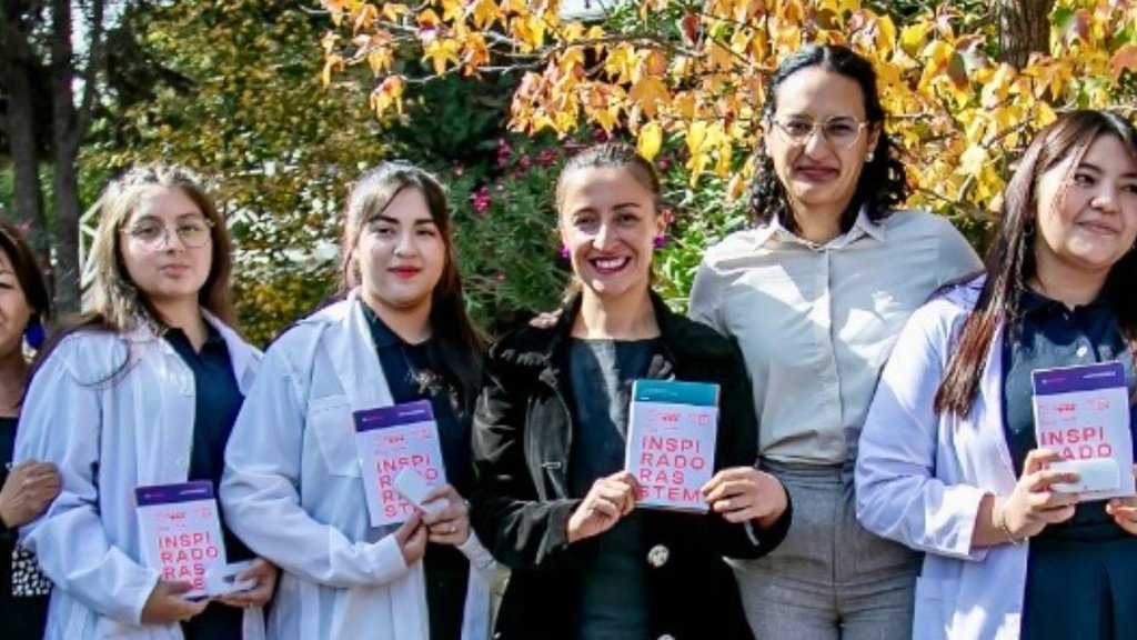 EL DIARIO DE SANTIAGO: Carolina Gainza en el Día Mundial de las Niñas TIC: “Necesitamos más mujeres para hacer de la ciencia un mundo más diverso, robusto y fortalecido”