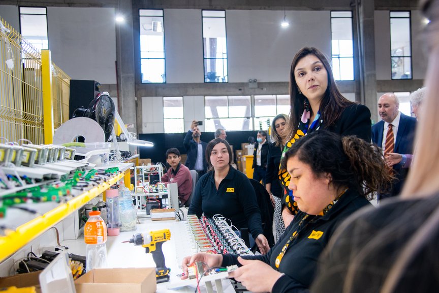 Ministra de Ciencia presenta primera “Mesa de Tecnología Chilena”
